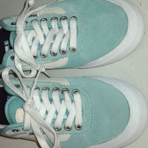 Chima pro 2 men’s Vans light blue turquoise color size 5.5